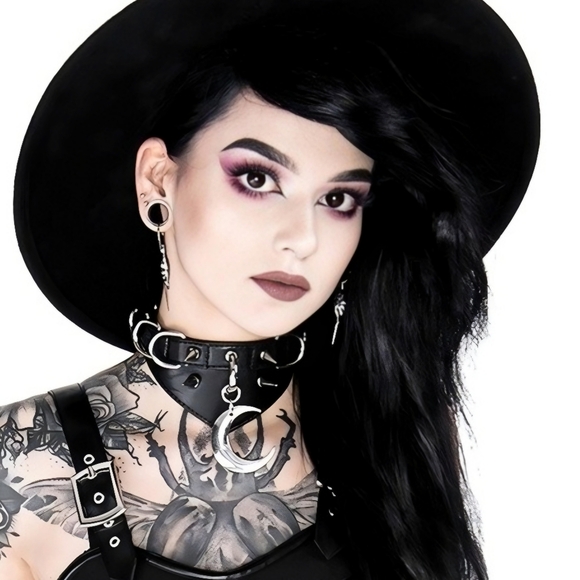 🆕️🆑 Gothic Leather Choker With Crescent Moon Pendant Metal D-Rings Adjustable - Picture 12 of 13